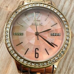 Relic ladies mother of pearl gold tone fashion watch NEW BATTERY
